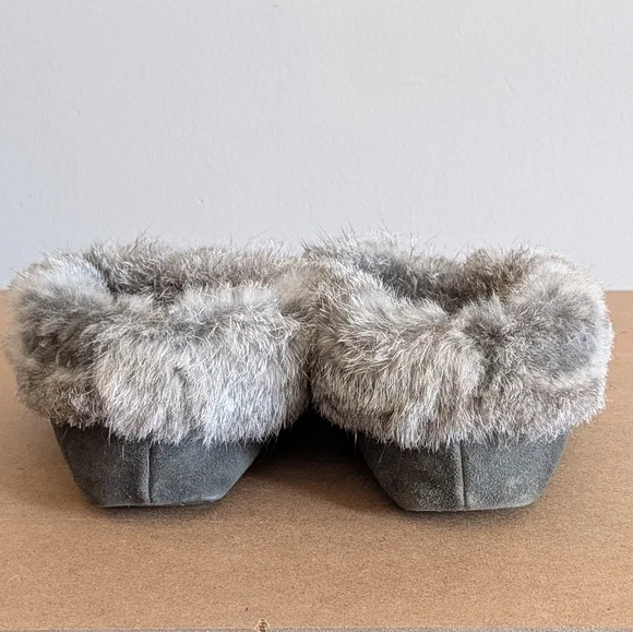 Manitobah Mukluks | Grey Suede Beaded Mukluk Slippers w Rabbit Fur, Size 8 - Picture 5 of 16